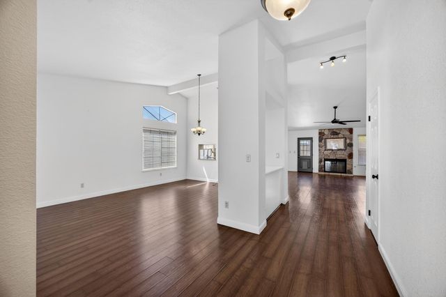 5119 Stoneglen Way, Elk Grove, CA 95758