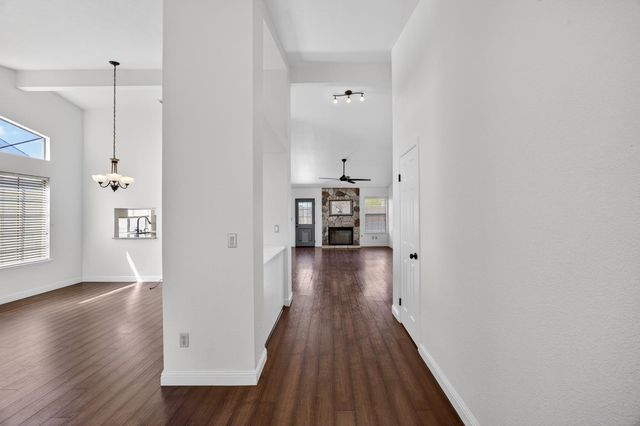5119 Stoneglen Way, Elk Grove, CA 95758