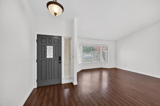 5119 Stoneglen Way, Elk Grove, CA 95758
