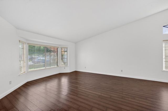 5119 Stoneglen Way, Elk Grove, CA 95758