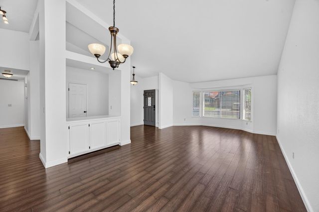 5119 Stoneglen Way, Elk Grove, CA 95758
