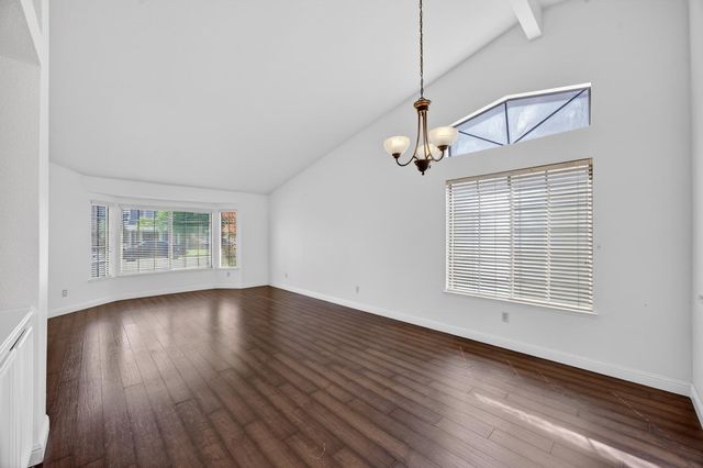 5119 Stoneglen Way, Elk Grove, CA 95758