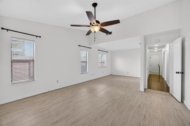 5119 Stoneglen Way, Elk Grove, CA 95758
