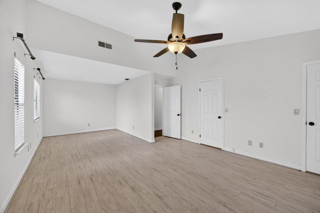 5119 Stoneglen Way, Elk Grove, CA 95758