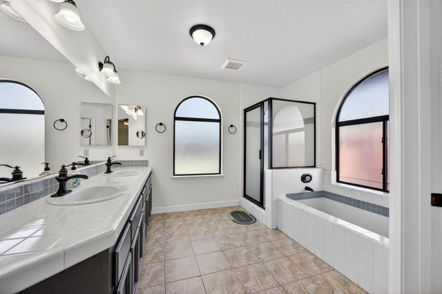 5119 Stoneglen Way, Elk Grove, CA 95758