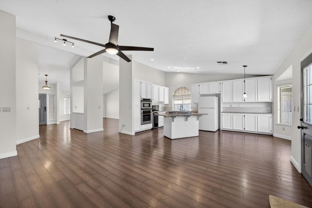 5119 Stoneglen Way, Elk Grove, CA 95758