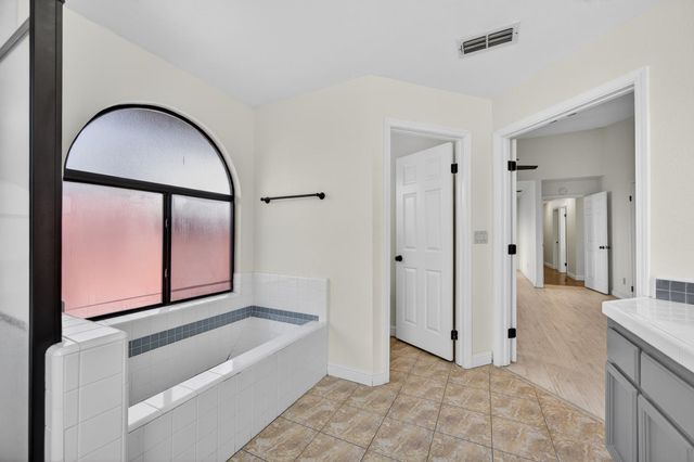 5119 Stoneglen Way, Elk Grove, CA 95758