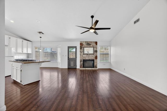 5119 Stoneglen Way, Elk Grove, CA 95758