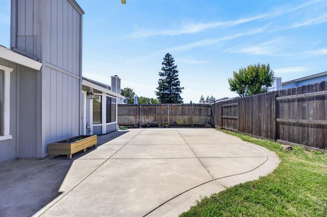 5119 Stoneglen Way, Elk Grove, CA 95758