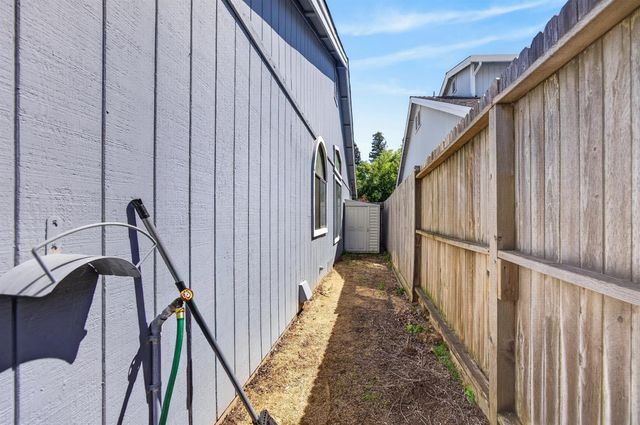 5119 Stoneglen Way, Elk Grove, CA 95758
