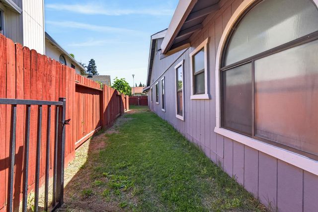 5119 Stoneglen Way, Elk Grove, CA 95758