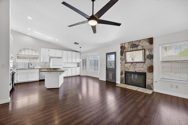 5119 Stoneglen Way, Elk Grove, CA 95758