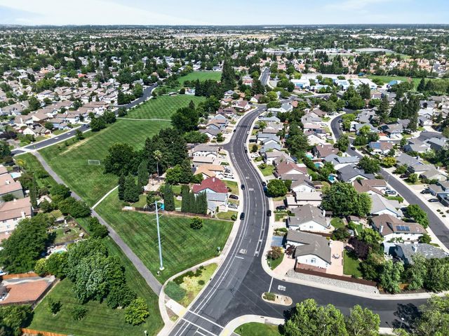 5119 Stoneglen Way, Elk Grove, CA 95758