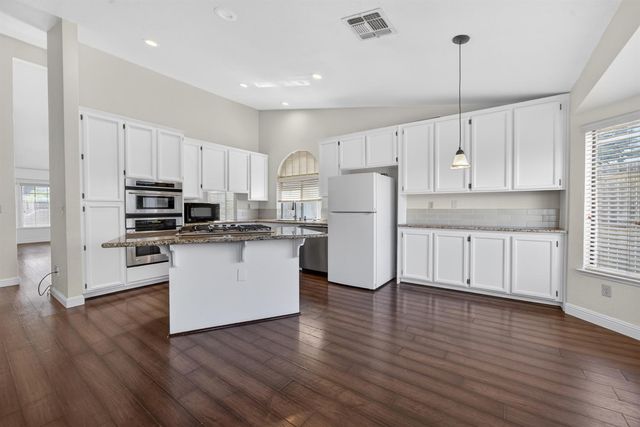 5119 Stoneglen Way, Elk Grove, CA 95758