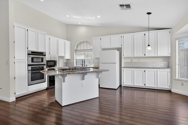 5119 Stoneglen Way, Elk Grove, CA 95758