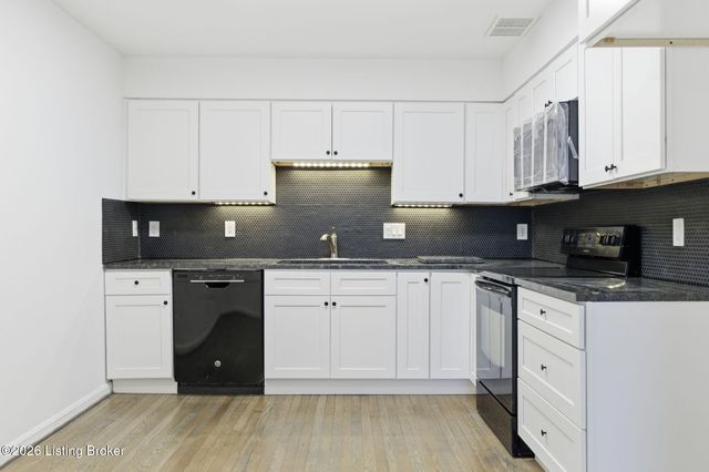 2005 Harrods Landing Dr 2005, Prospect, KY 40059