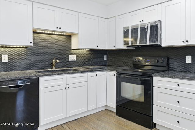 2005 Harrods Landing Dr 2005, Prospect, KY 40059