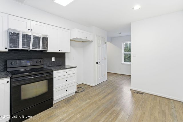 2005 Harrods Landing Dr 2005, Prospect, KY 40059