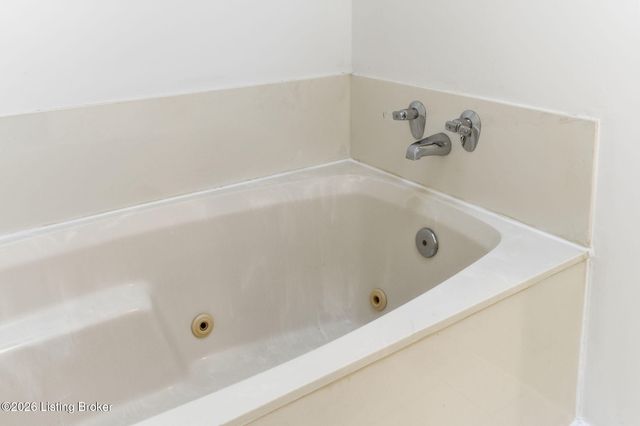 2005 Harrods Landing Dr 2005, Prospect, KY 40059