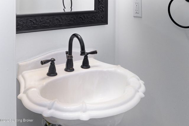 2005 Harrods Landing Dr 2005, Prospect, KY 40059