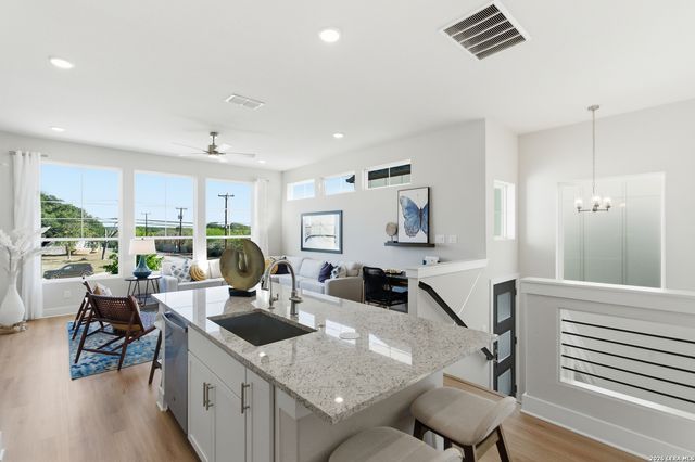 6464 Babcock Rd Unit 906, San Antonio, TX 78249