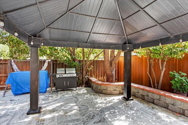 1752 Sierra Brook Court, Manteca, CA 95337