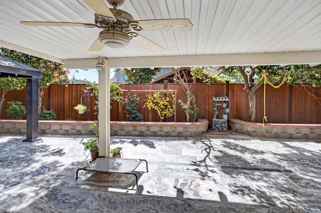 1752 Sierra Brook Court, Manteca, CA 95337