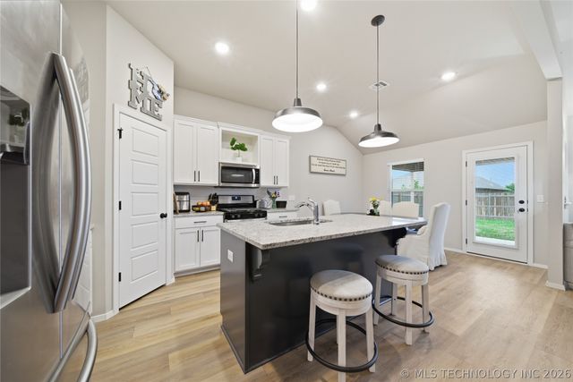 13827 S Quincy Street, Glenpool, OK 74033