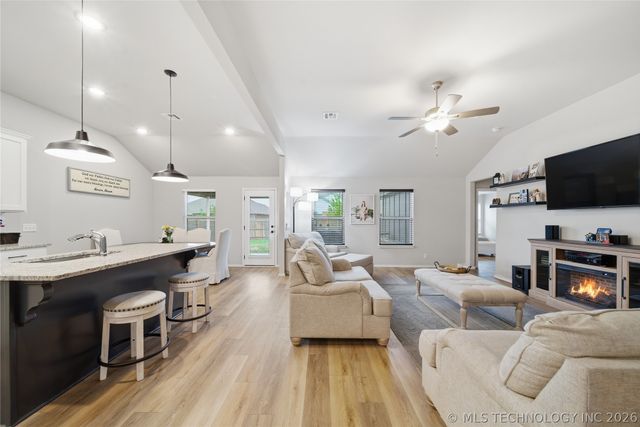 13827 S Quincy Street, Glenpool, OK 74033