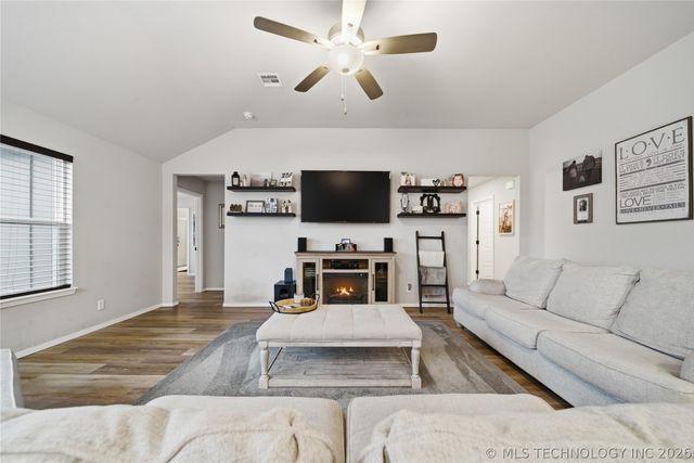 13827 S Quincy Street, Glenpool, OK 74033