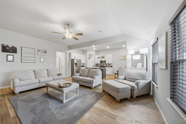 13827 S Quincy Street, Glenpool, OK 74033