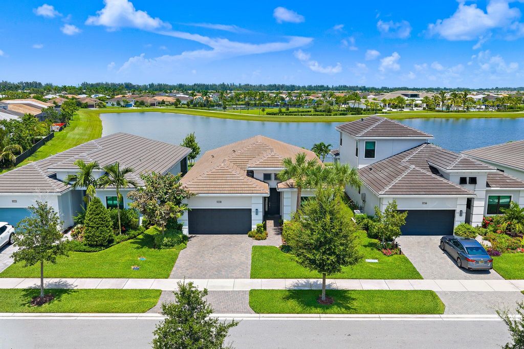 15883 KEY BISCAYNE Lane, The Acreage, FL 33470