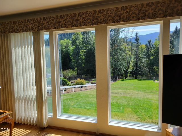 7695 N Applegate Road, Grants Pass, OR 97527