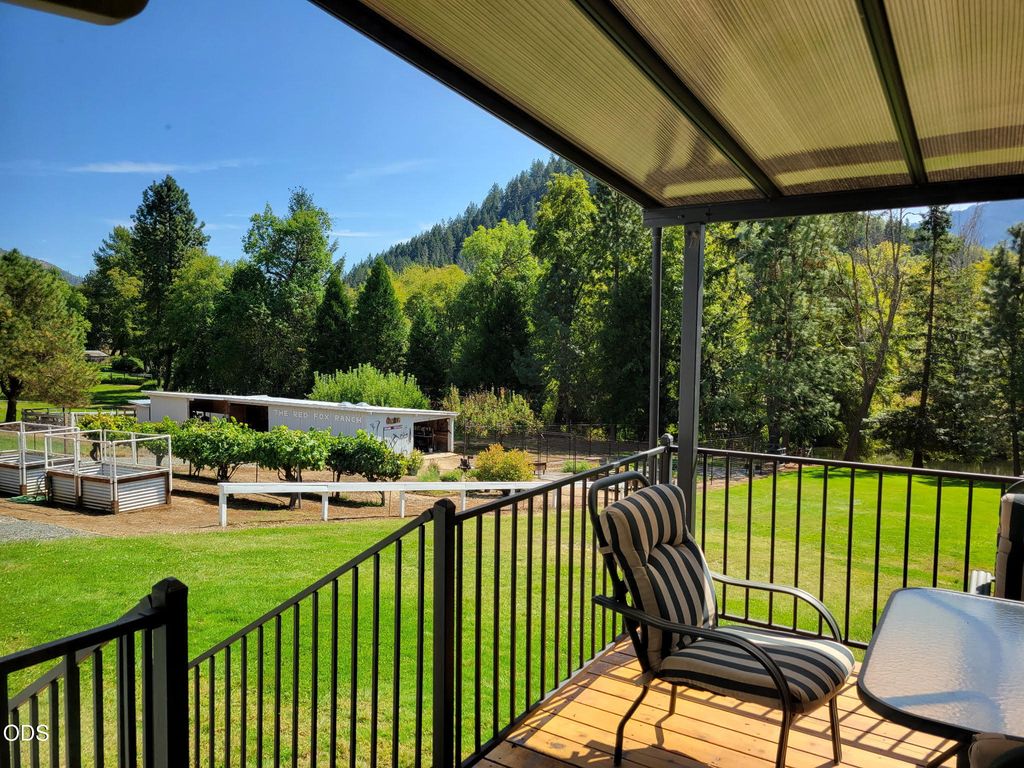 7695 N Applegate Road, Grants Pass, OR 97527