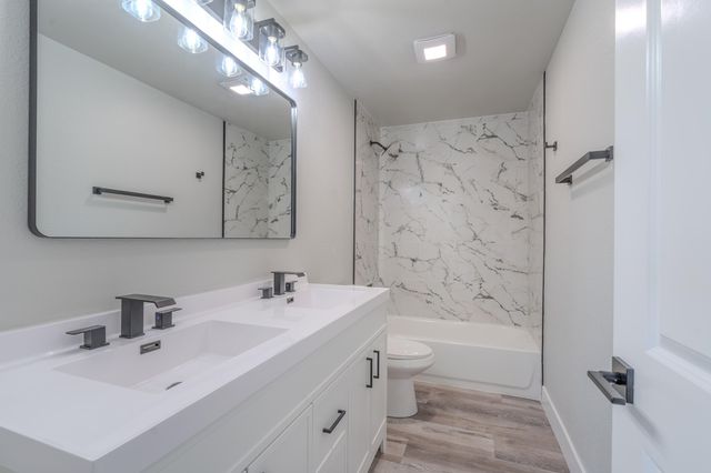 2530 S Hartford Avenue, Bolivar, MO 65613