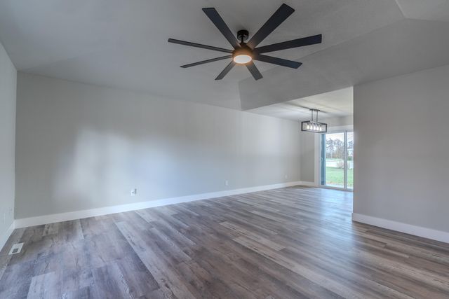 2530 S Hartford Avenue, Bolivar, MO 65613