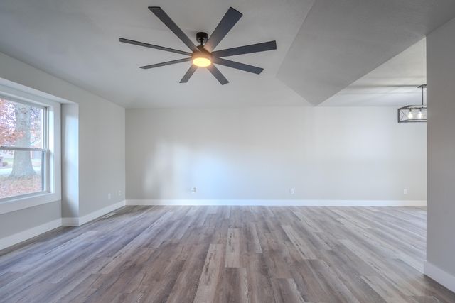 2530 S Hartford Avenue, Bolivar, MO 65613