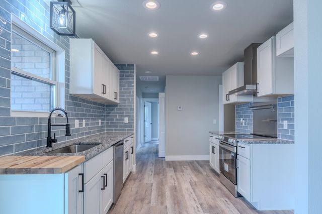 2530 S Hartford Avenue, Bolivar, MO 65613