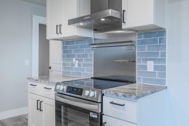 2530 S Hartford Avenue, Bolivar, MO 65613