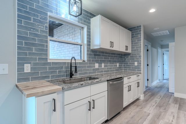 2530 S Hartford Avenue, Bolivar, MO 65613