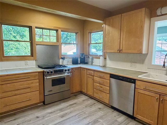 525 16th Street, West Des Moines, IA 50265