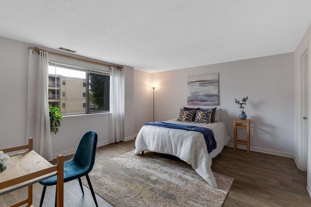 295 W Wyoming Ave 7B, Stoneham, MA 02180