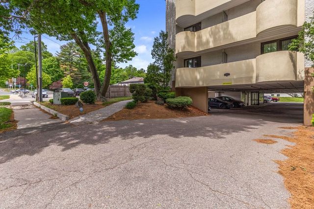 295 W Wyoming Ave 7B, Stoneham, MA 02180