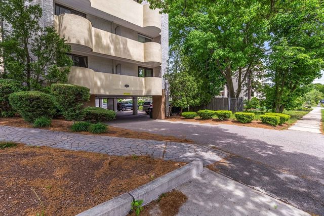 295 W Wyoming Ave 7B, Stoneham, MA 02180