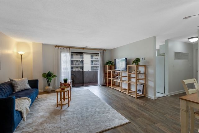 295 W Wyoming Ave 7B, Stoneham, MA 02180