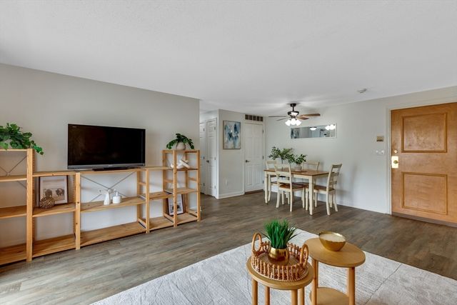 295 W Wyoming Ave 7B, Stoneham, MA 02180