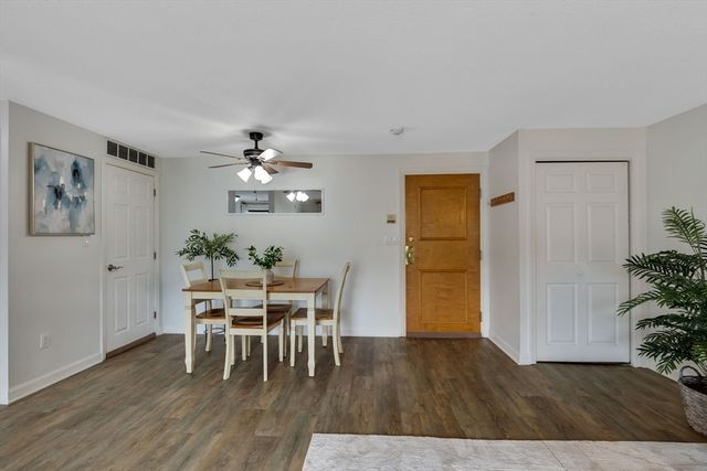 295 W Wyoming Ave 7B, Stoneham, MA 02180