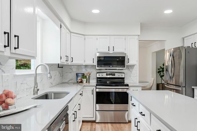 12400 ALEXANDER CORNELL DR, Fairfax, VA 22033