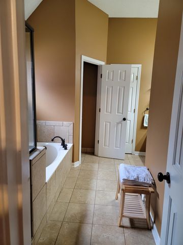 7926 MACON RD, Cordova, TN 38018