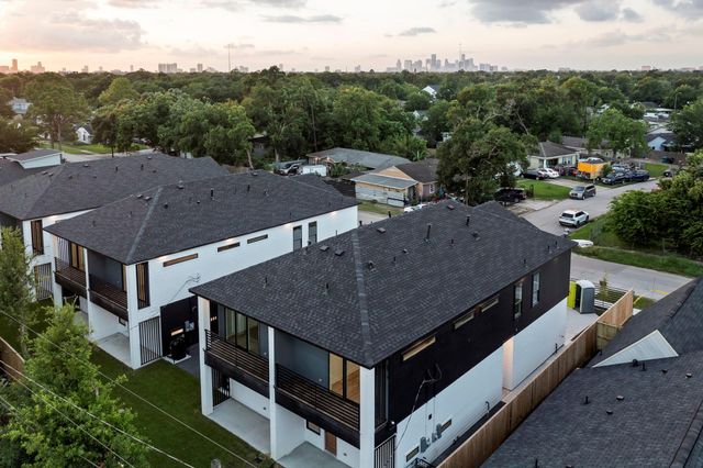 5042 Pershing Street A-B, Houston, TX 77033